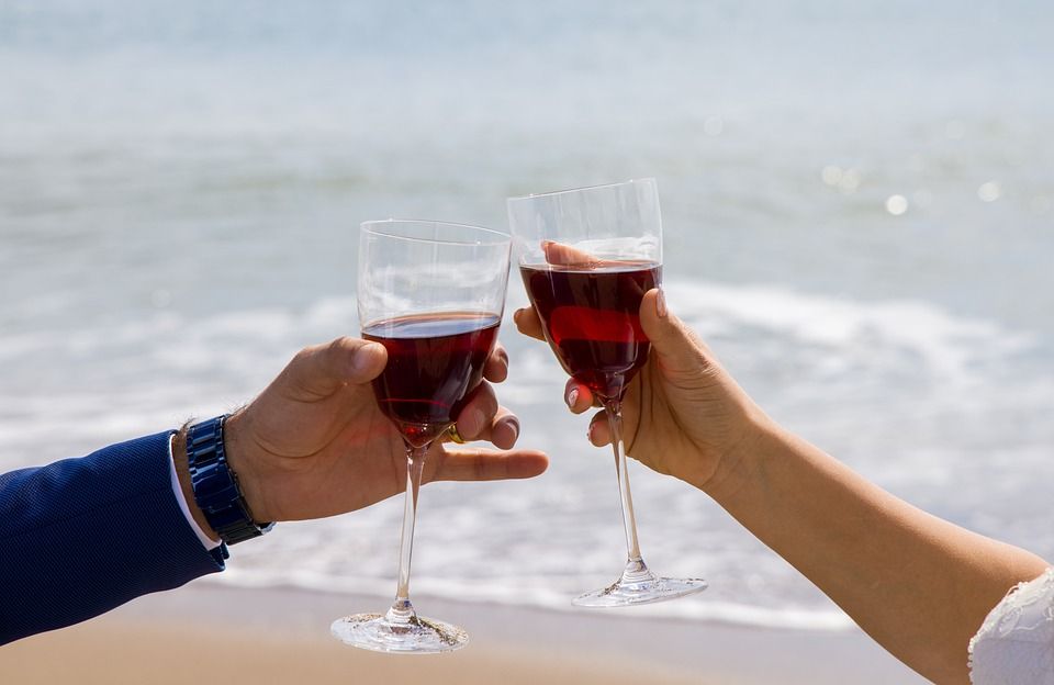 Zašto vas ne treba peći savjest ako uživate u čaši crnog vina poslije ručka?