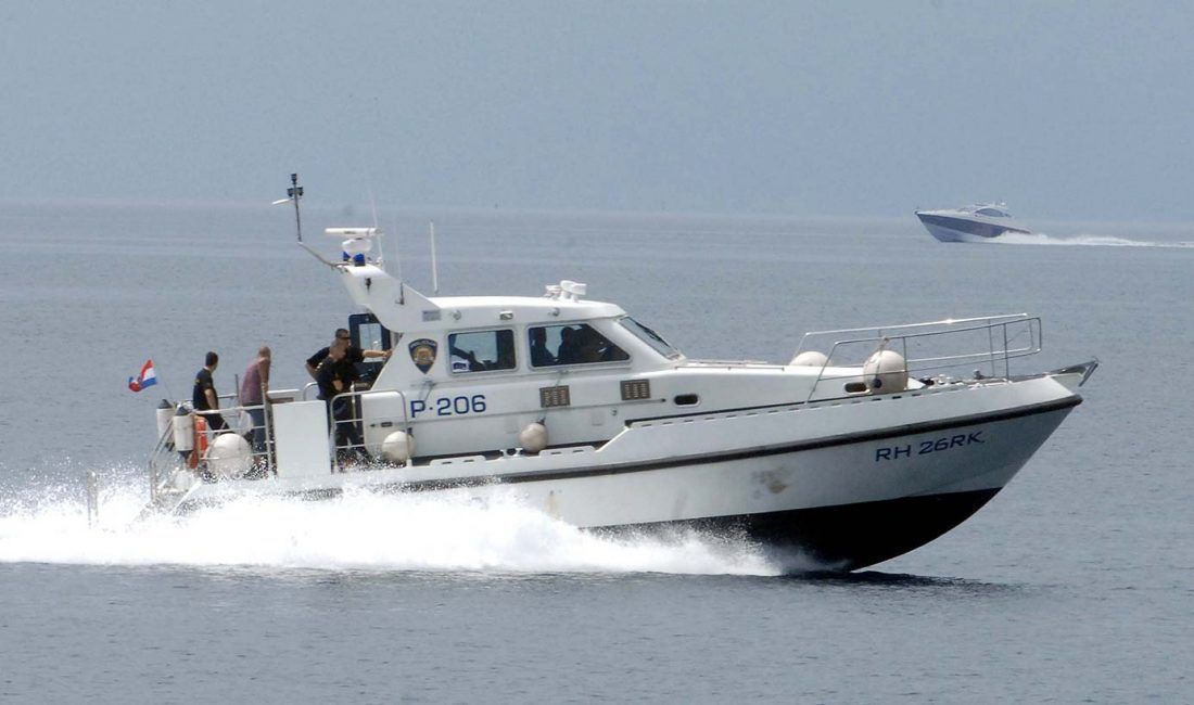 Pomorska policija s hridi kod Cresa izvukla unesrećenog ribara