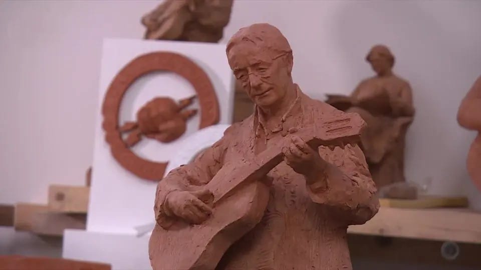 Umjetnički par iz Pisarovine Oliveru u čast napravio skulpturu višu od dva metra