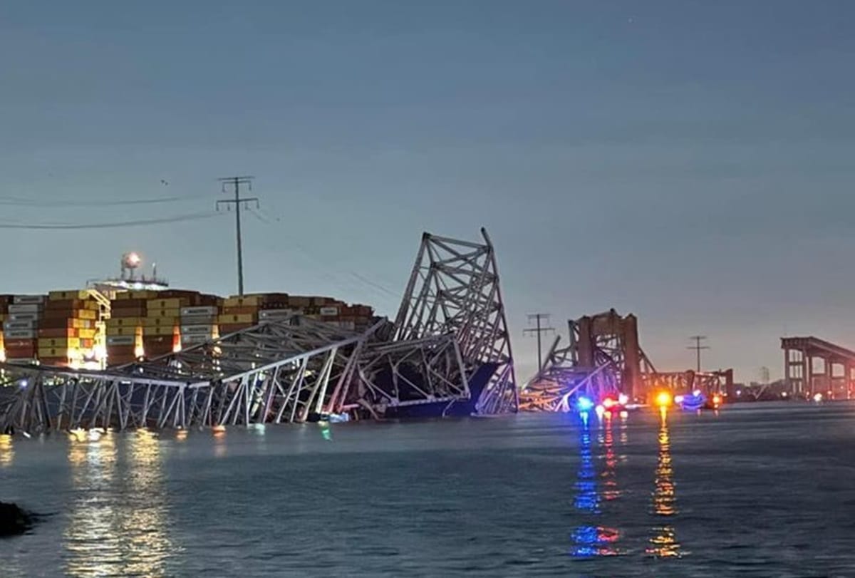 NORMALIZACIJA PROMETA Prvi "teretnjak" prošao je kroz novootvoreni kanal u Baltimoreu nakon katastrofalnog urušavanja mosta!