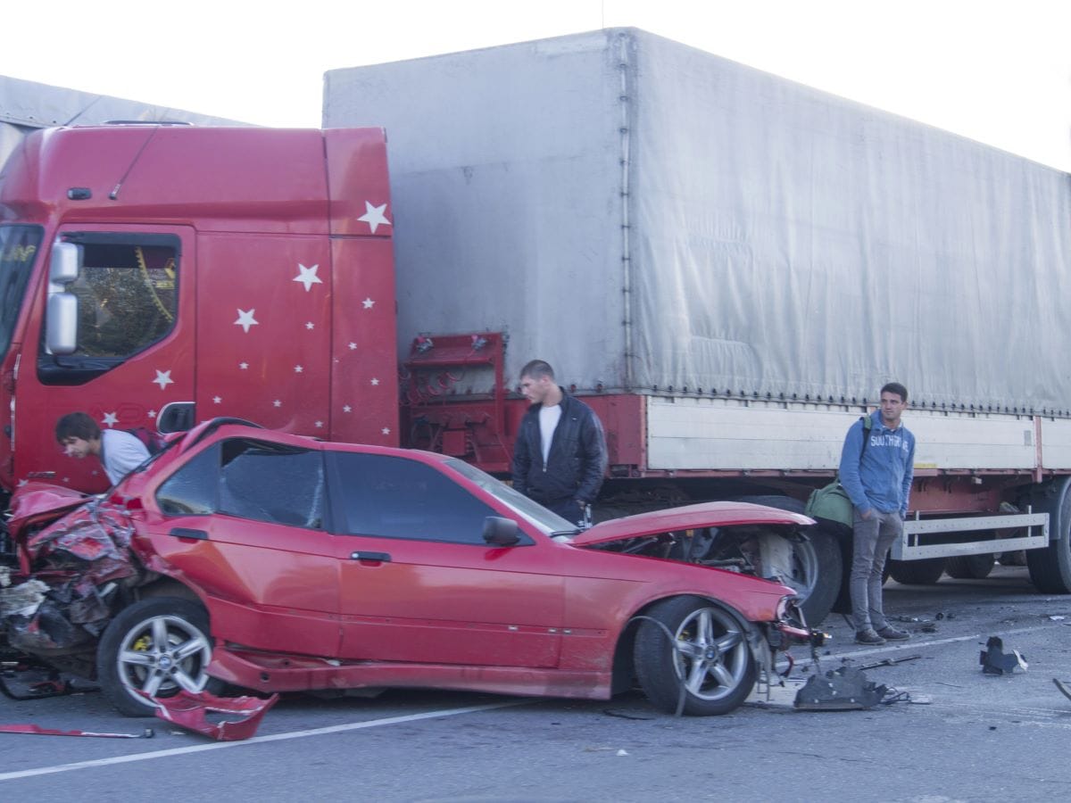 Prešao na suprotni trak u Vodicama i sudario se s kamionom, teško je ozlijeđen
