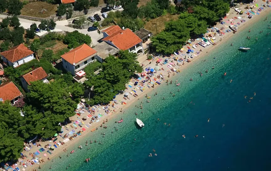 Pijan susjedu u Podaci prekinuo dovod struje, pa vrijeđao policiju - Kod privođenja teže ozlijeđen