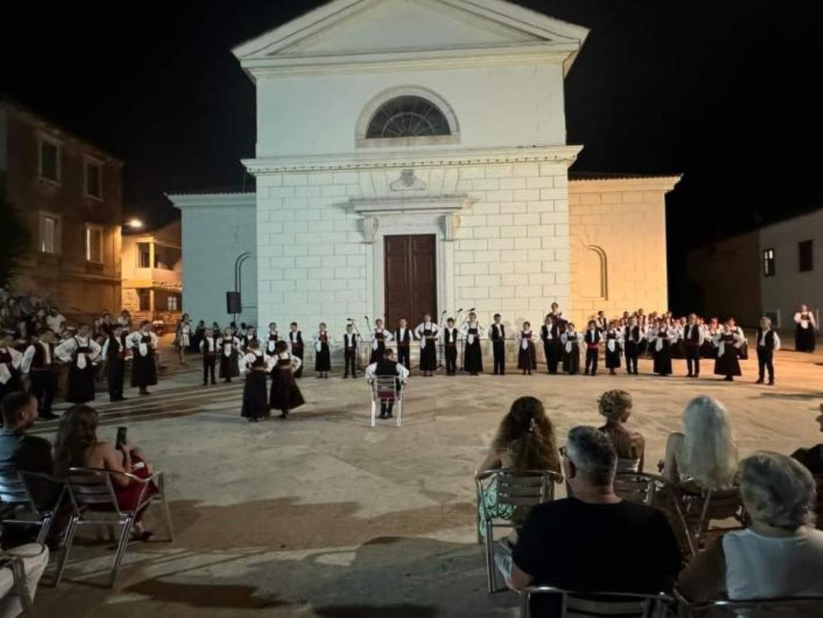 Održana "Večer Mafrine" - Izvedba starih veloluških plesova