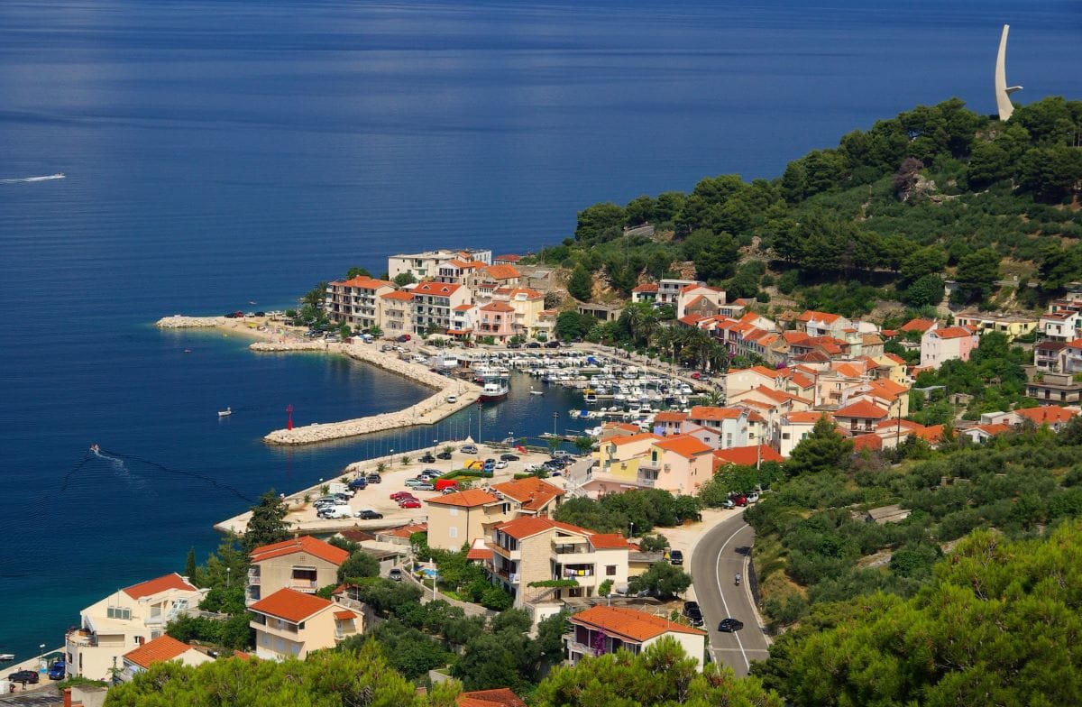 Općina Podgora gradi veliku šetnicu sa skalinadama, fontanama i puno zelenila