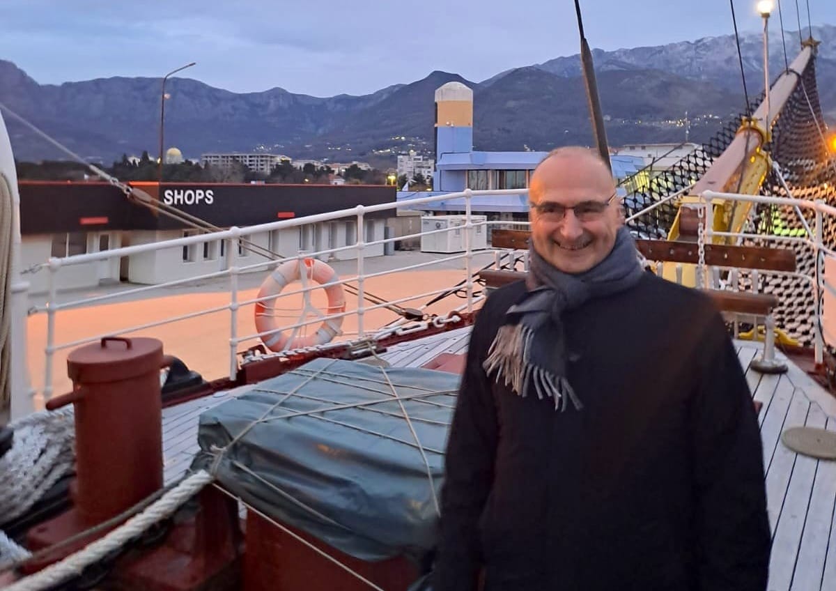 Grlić Radman objavio fotografije s broda Jadran u Crnoj Gori: "Prvi korak prema njegovom povratku u matičnu luku Split"
