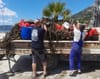 Mještani Orebića zasukali rukave i zaronili pa izvadili pun kamion otpada!