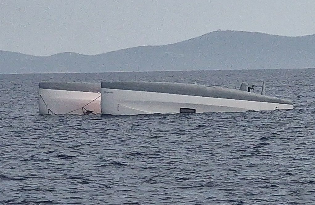 Kod Oliba se prevrnuo francuski katamaran: "Brodolomci su ispalili signalne rakete"