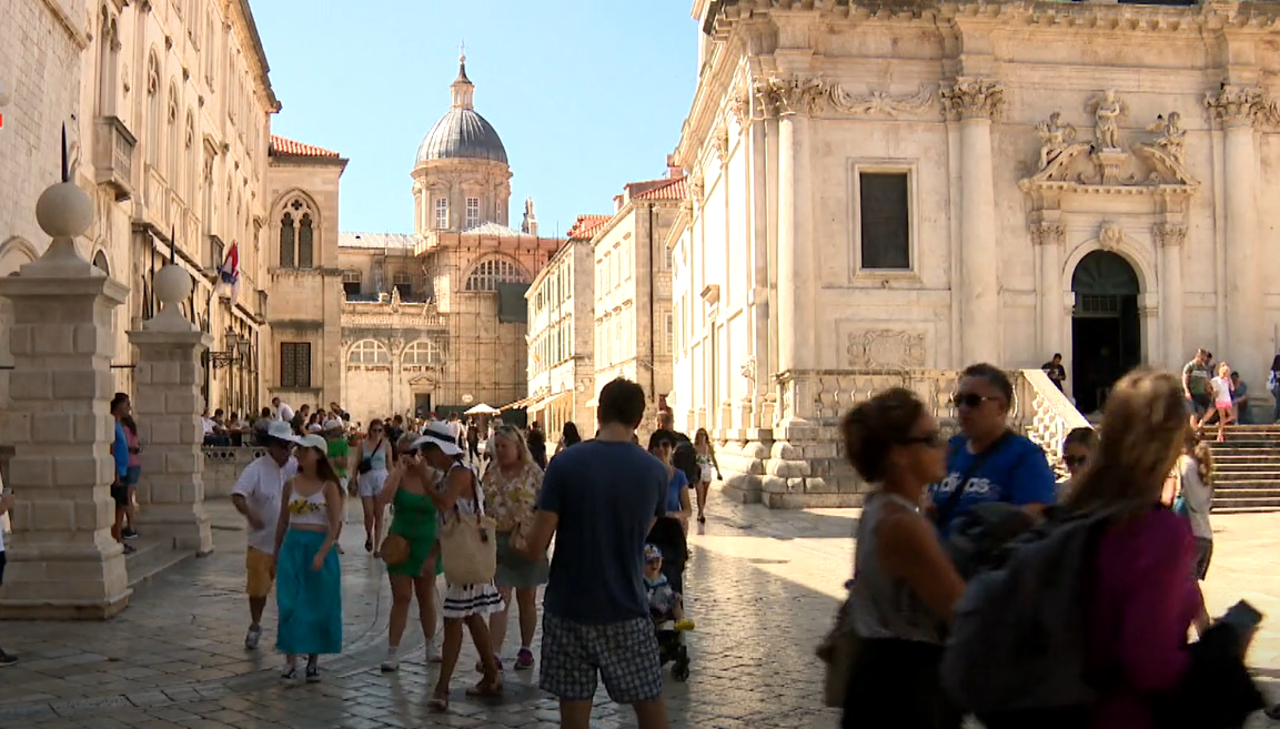U Dubrovniku smjena gostiju - trenutno ih je nešto manje nego 2019. godine u isto vrijeme