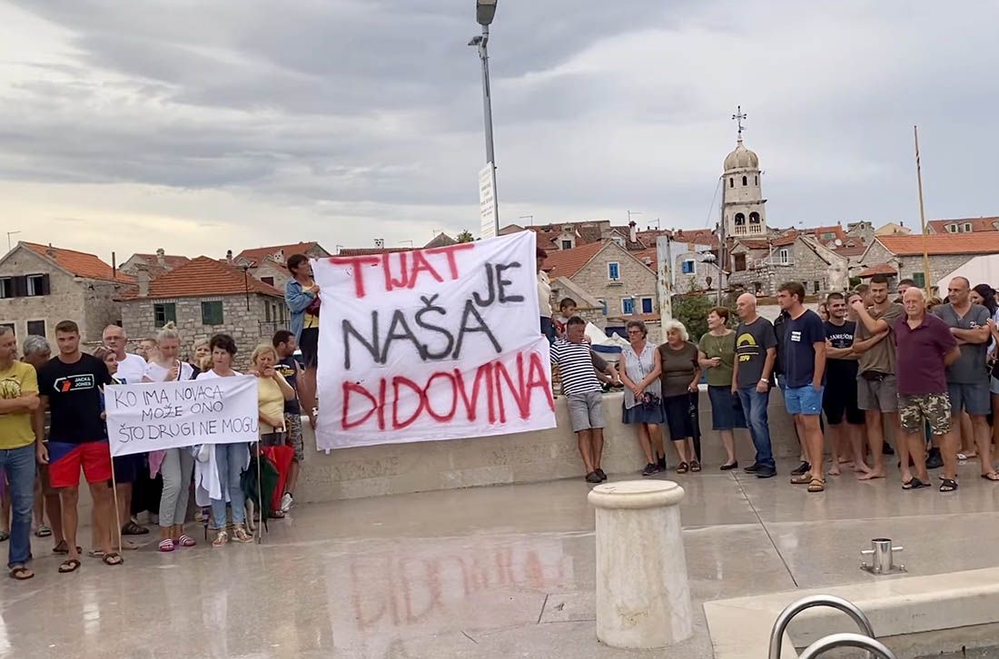 Suvlasnici otoka Tijata protiv kriminalaca: "Dosta je ilegalnog restorana, privezišta i gradnje na otoku!"