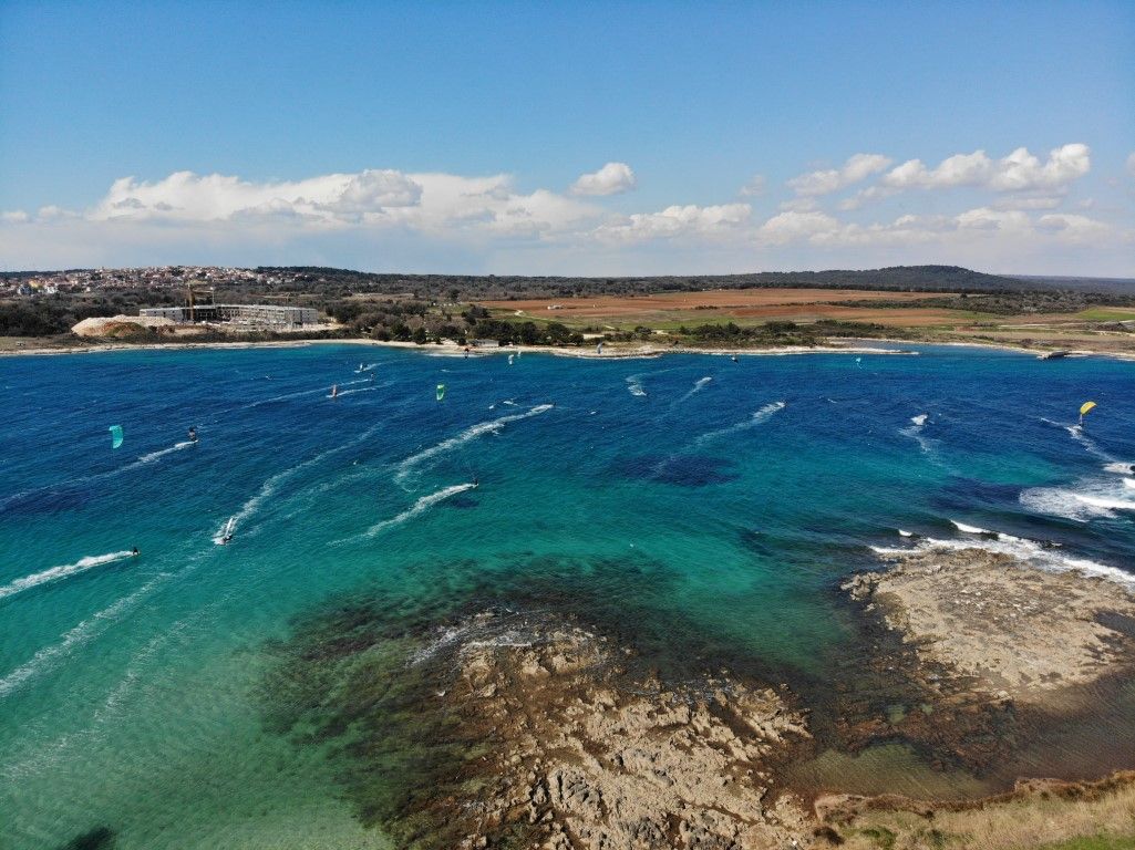 LIŽNJANSKA NOĆ Najzabavniji doček ljetne zore 30.7. u Uvali Kuje