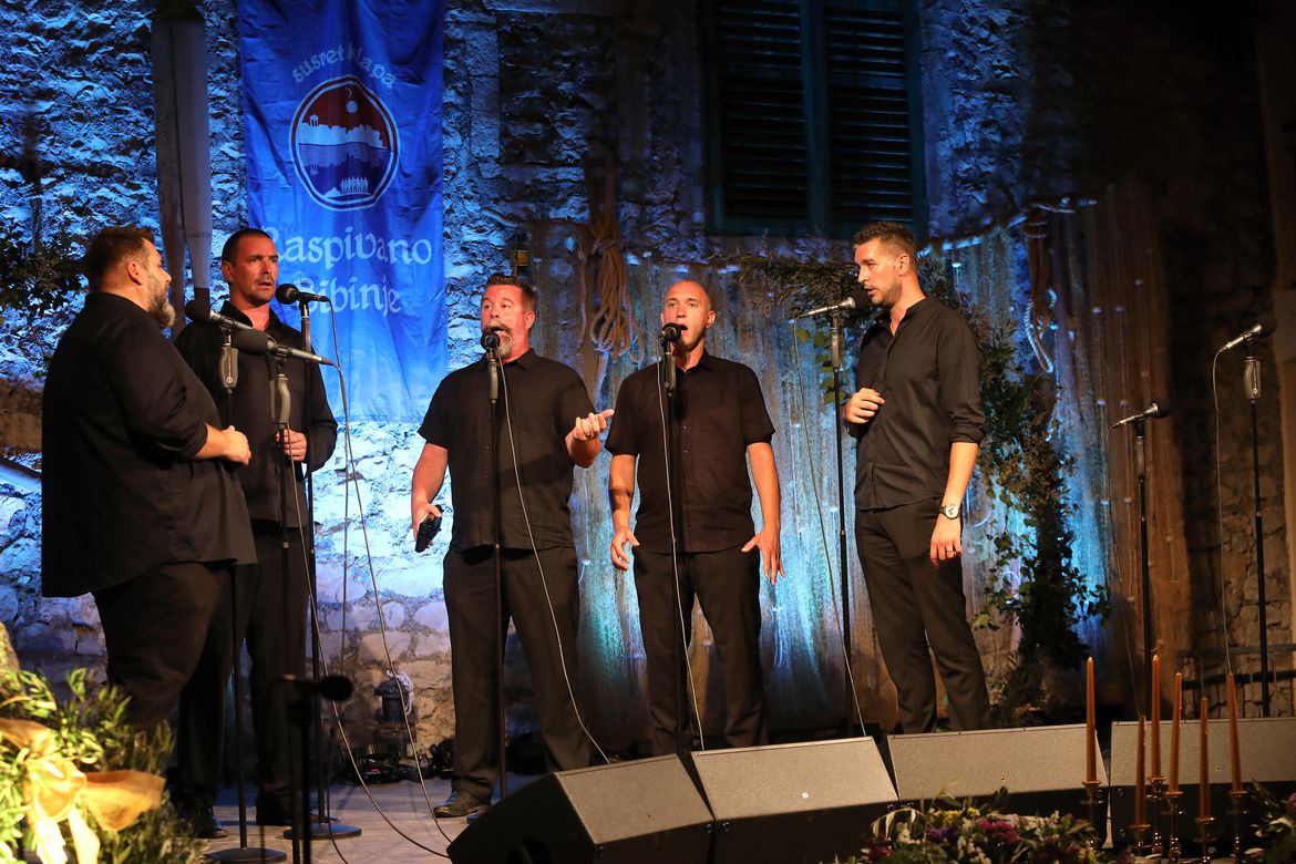 BIBINJE - KLAPSKI CENTAR SVIJETA: U petak Munita, u subotu Raspivano Bibinje i krema hrvatske klapske scene