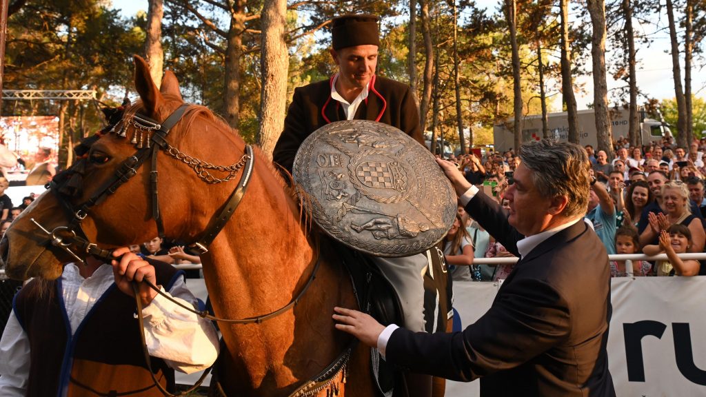 VIDEO: 47. trka na prstenac, bliski susret Milanovića i Zena