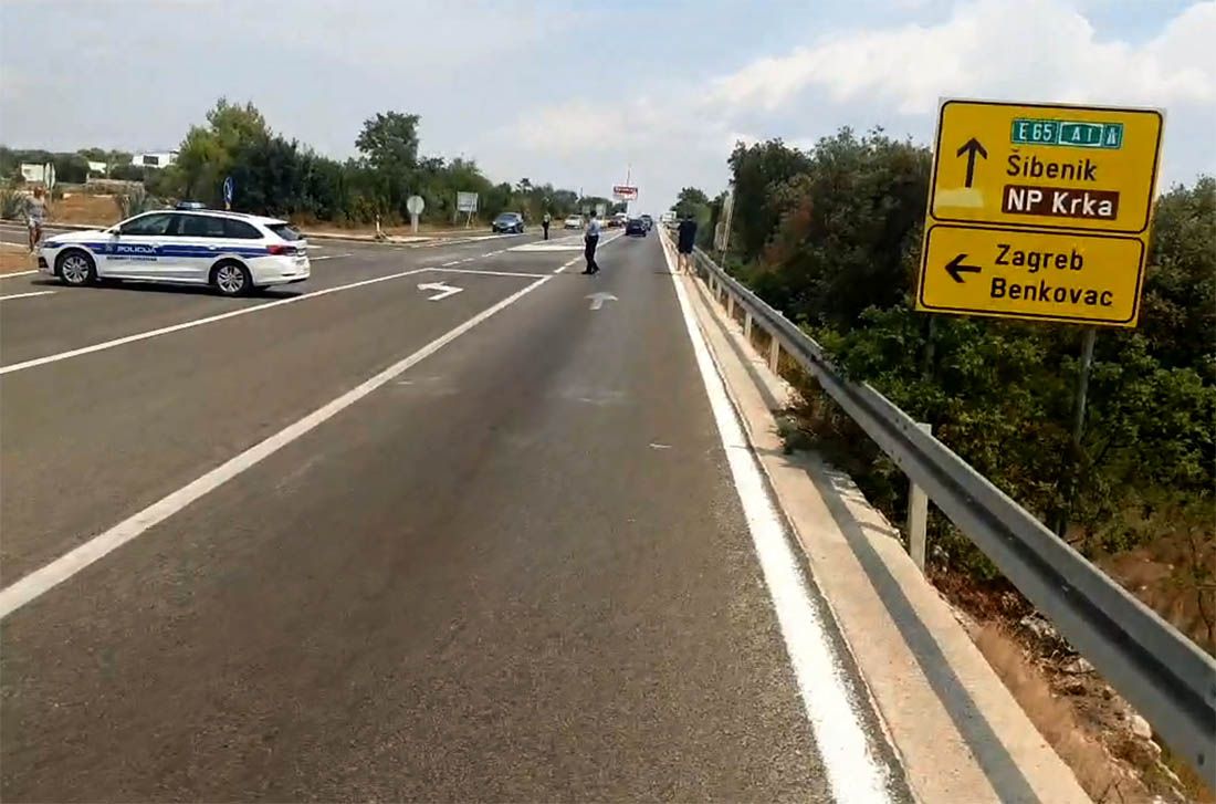 Kod Šibenika buknula tri požara u svega pet minuta - U pomoć stigla tri kanadera, zatvorena magistrala