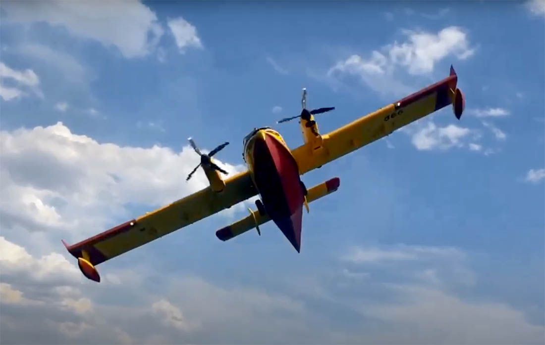 VIDEO Piloti kanadera u počasnom letu pozdravili posadu Lučke kapetanije koja im je čuvala morski koridor