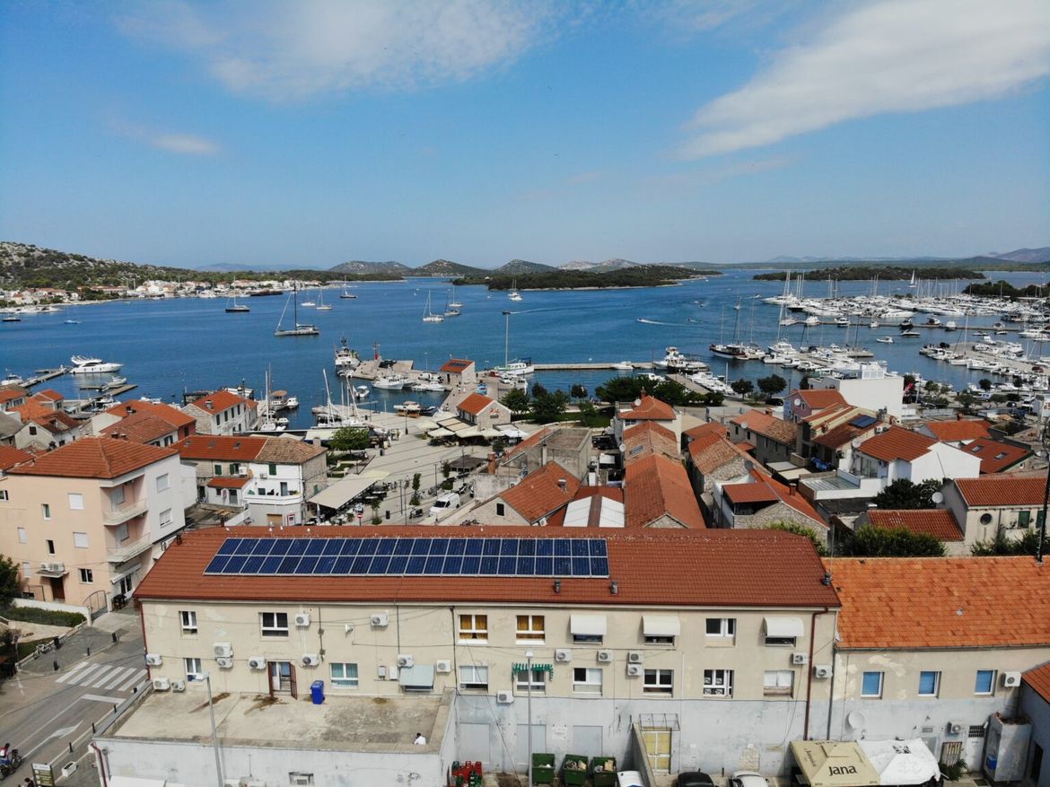Solarna elektrana na krovu Općine Murter- Kornati napokon u funkciji