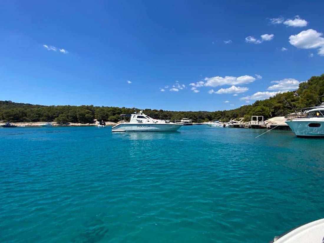 ESKALACIJA NA TIJATU Muškarac napao novinarku Maju Sever i sutkinju Sandru Artuković i oduzeo im mobitel!