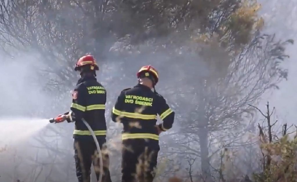 Požari kod Vrgorca i Baških Oštarija i dalje aktivni - Ostali se saniraju ili su ugašeni
