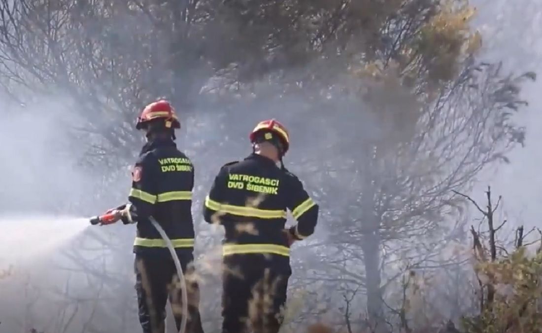 ŠTO SE DOGAĐA NA OTOKU KAKNU? Nakon požara 10. i 17. kolovoza jučer su planula dva nova!
