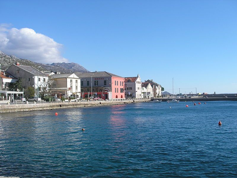 Danas pitomi i mirni Karlobag, nekad je bio središte trgovine između otoka Paga, Like i sjevernog Hrvatskog primorja