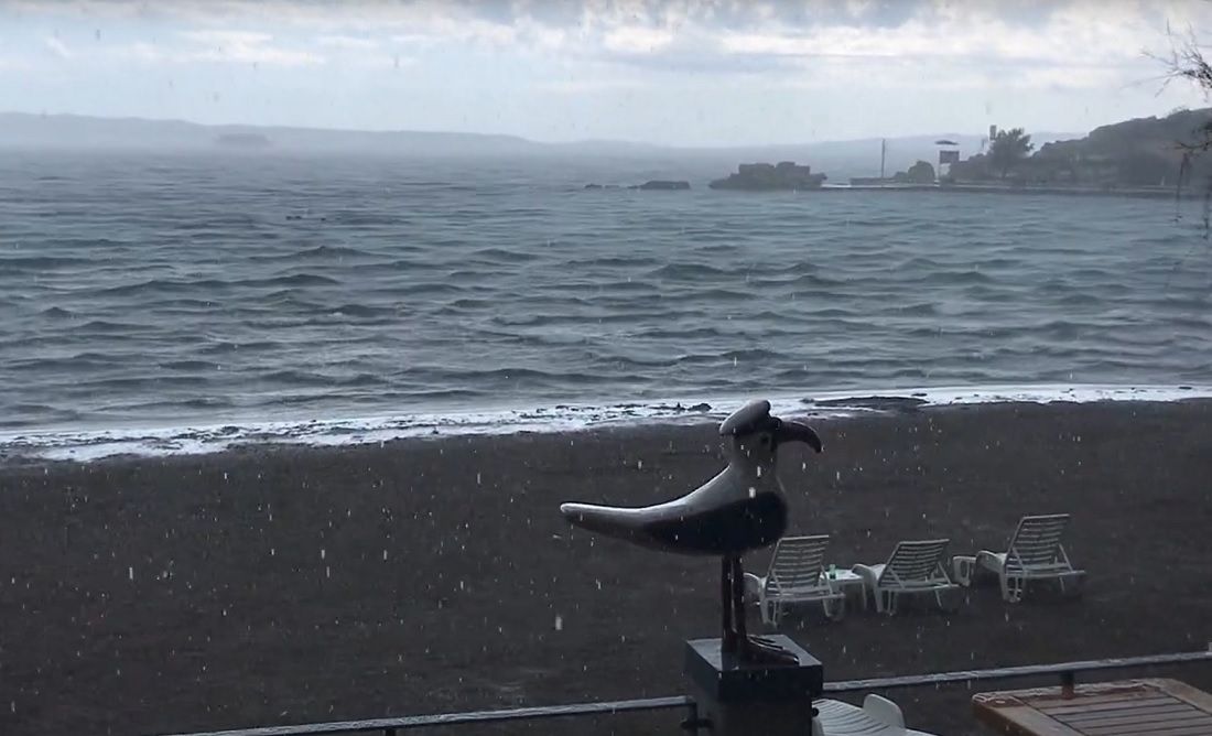Kiša potjerala i najupornije kupače sa splitskih Bačvica