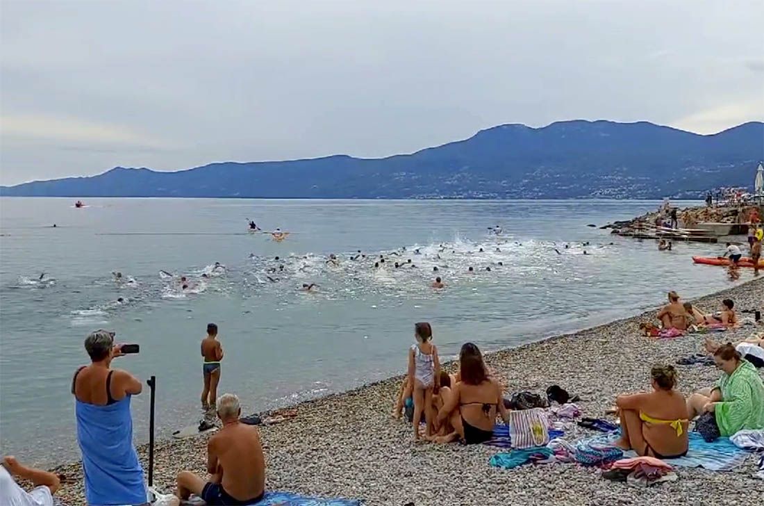 Otplivano osmo izdanje humanitarnog plivačkog maratona Koga briga za udomljenu djecu