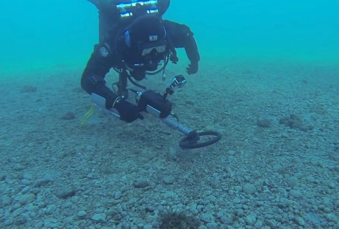 VIDEO Kad ne traži mine pod morem, nalazi prstenje!