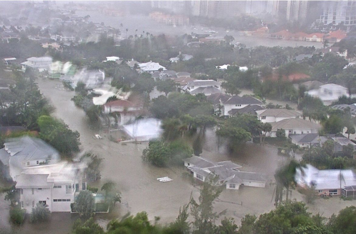 Uragan Ian prelazi u tropsku oluju s vjetrom od oko 105 km na sat - Za sad 2 poginulih, 40 nestalo