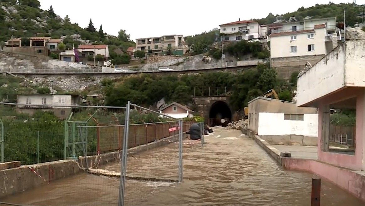 U Pločama situacija bolja - Voda se povukla sa svih kritičnih mjesta, sanirane najveće štete
