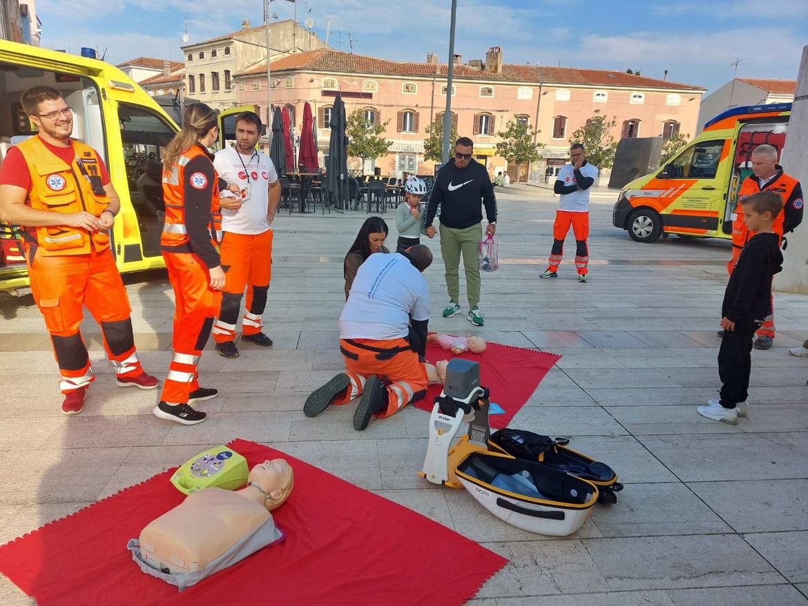 Povodom Svjetskog dana oživljavanja u Poreču građani učili kako spasiti život
