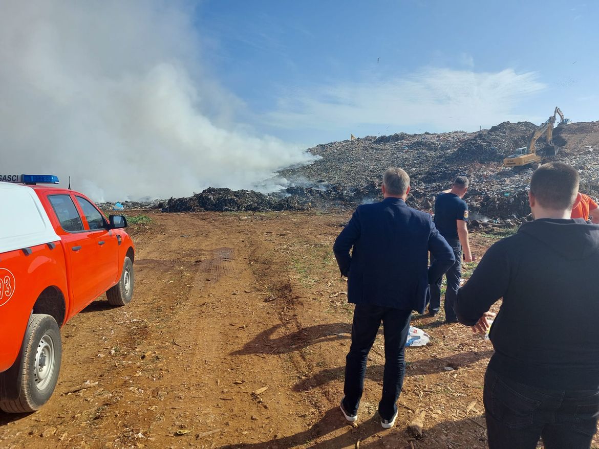 Od utorka gori otpad na zadarskom odlagalištu -Rezultati prvih mjerenja kakvoće zraka su uredni