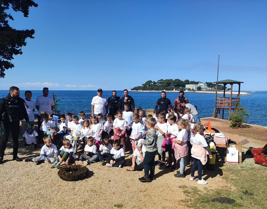 FOTO Projekt Ča sa škovacama - U eko akciji čišćenja akvatorija izvučeno pet kubika otpada