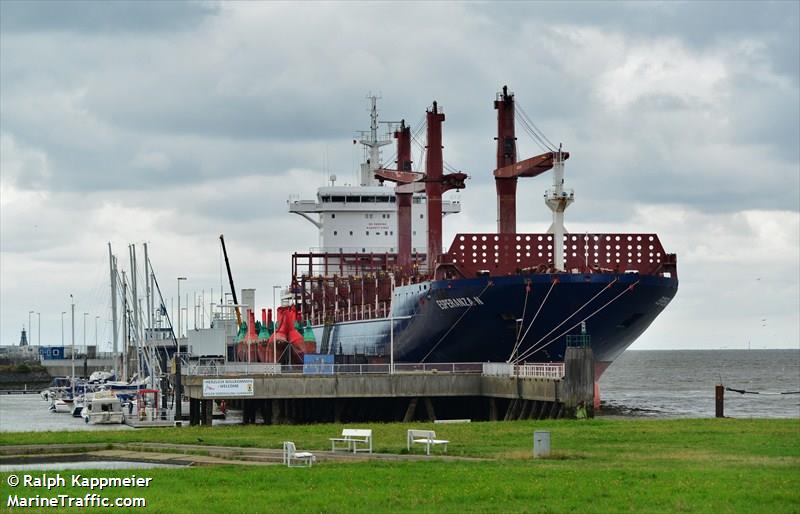 Na kontejnerskom brodu u buknuo veliki požar - Evakuirano 25 članova posade, brod napušten