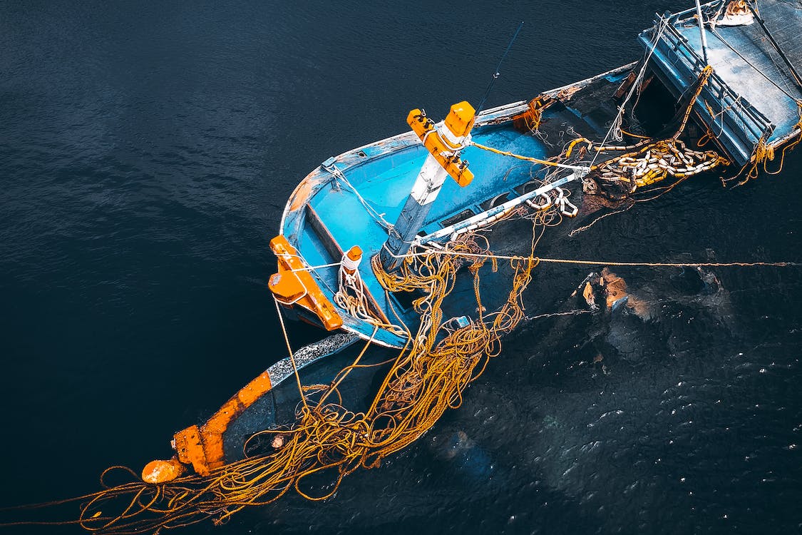 Prevrnuo se prenatrpan brod u Nigeriji, poginulo 76 ljudi