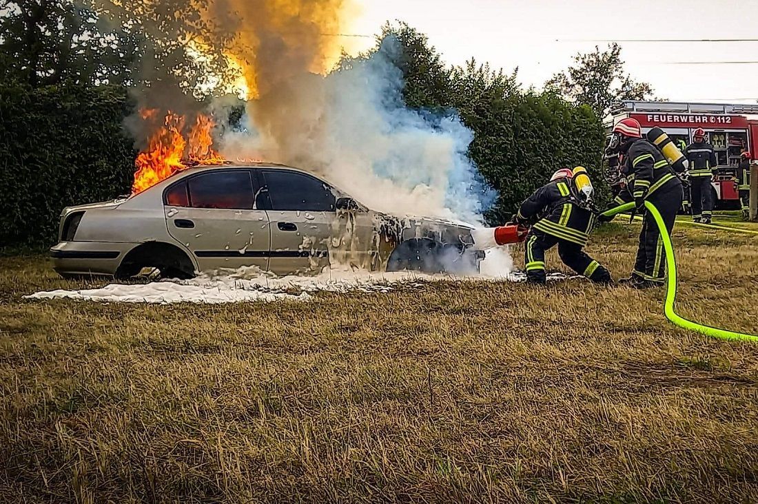 Pijan čak dva puta sletio s ceste, pa mu izgorio automobil!