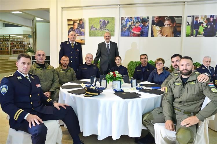 FOTO Priznanje Ministarstva unutarnjih poslova primili djelatnici Policijske uprave splitsko-dalmatinske ali i dvoje hrabrih građana