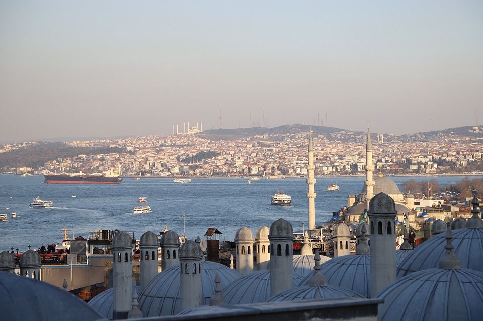 Više od 100 brodova sa žitaricama zapelo u vodama kod Istanbula