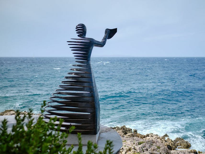 Popravljen spomenik na Lošinju, kojeg je osakatio još uvijek nepoznat počinitelj