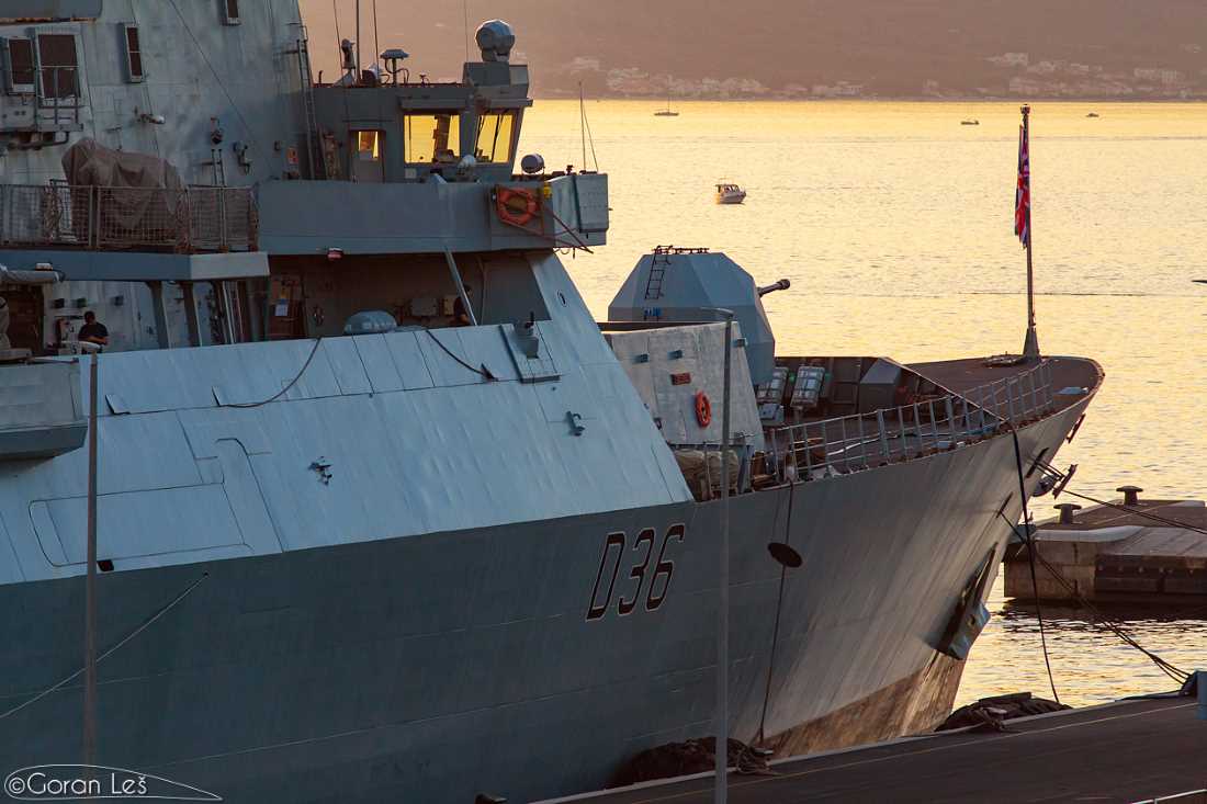 FOTO Pogledajte fotografije Defendera, britanskog razarača privezanog u Splitu