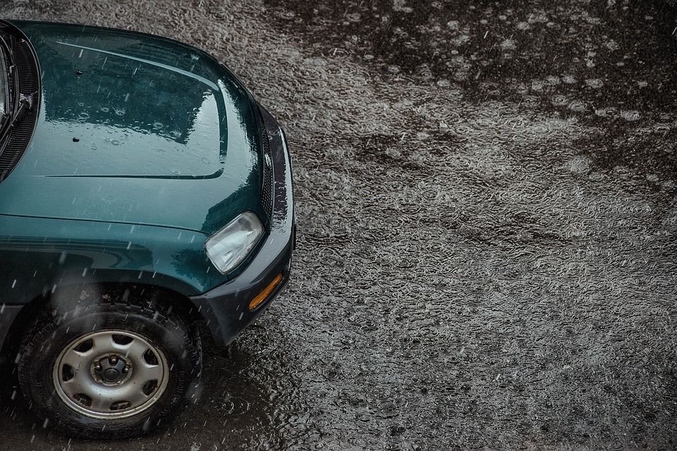 Dok poplave traju dobro je znati  - U vožnji svakako izbjegavajte vodu dublju od 10 centimetara
