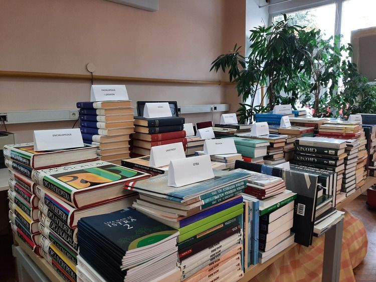 U mjesecu hrvatske knjige, Pula građane daruje knjigama - Rječnici, leksikoni, enciklopedije i priručnici, za svakoga po nešto