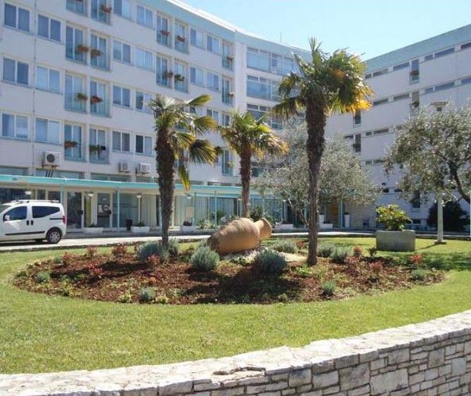 Zagrebački maturanti zgroženi boravkom u hotelu Pula - U hotelskoj hrani našli staklo i ne samo to...