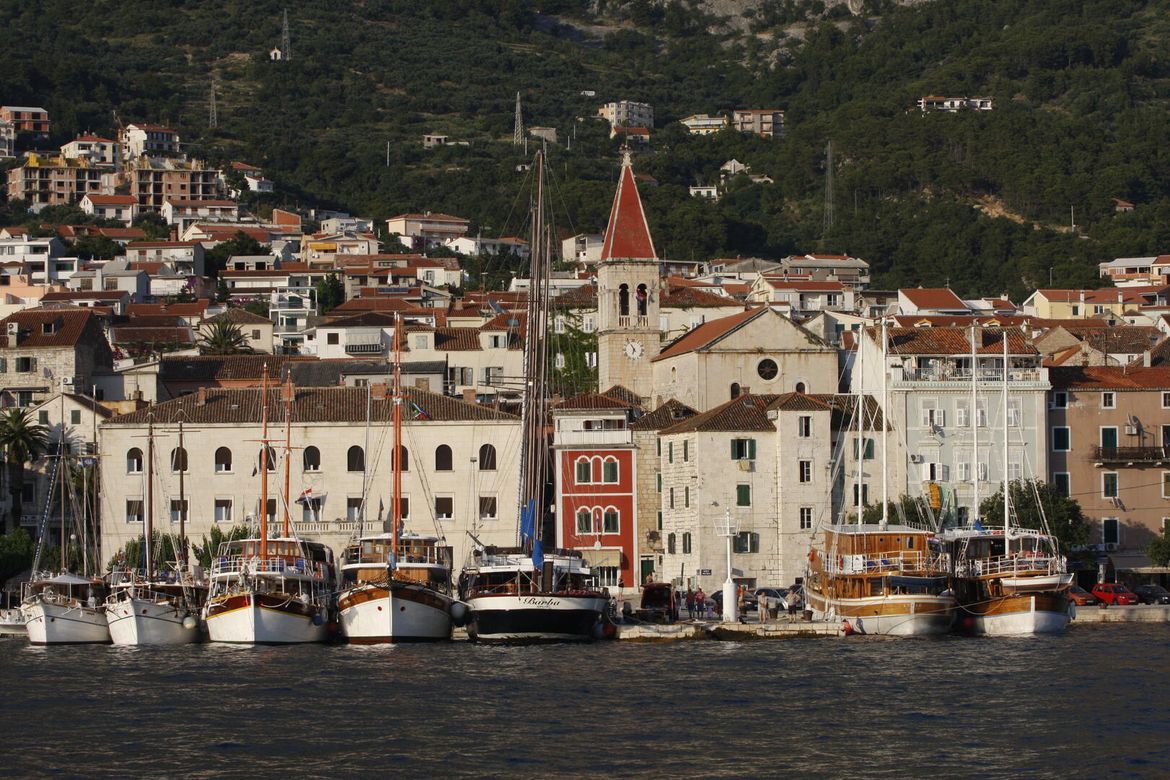 Makarskoj fali liječnika - U natječaj za dodjelu stipendija uvršteni i studenti Medicinskog fakulteta