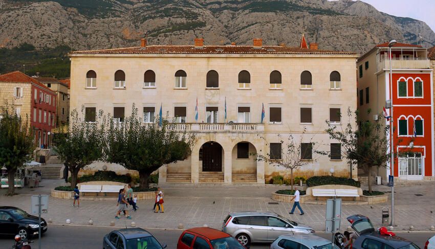 Makarski umirovljenici više neće čekati u redovima, božićnica im napokon stiže na račun