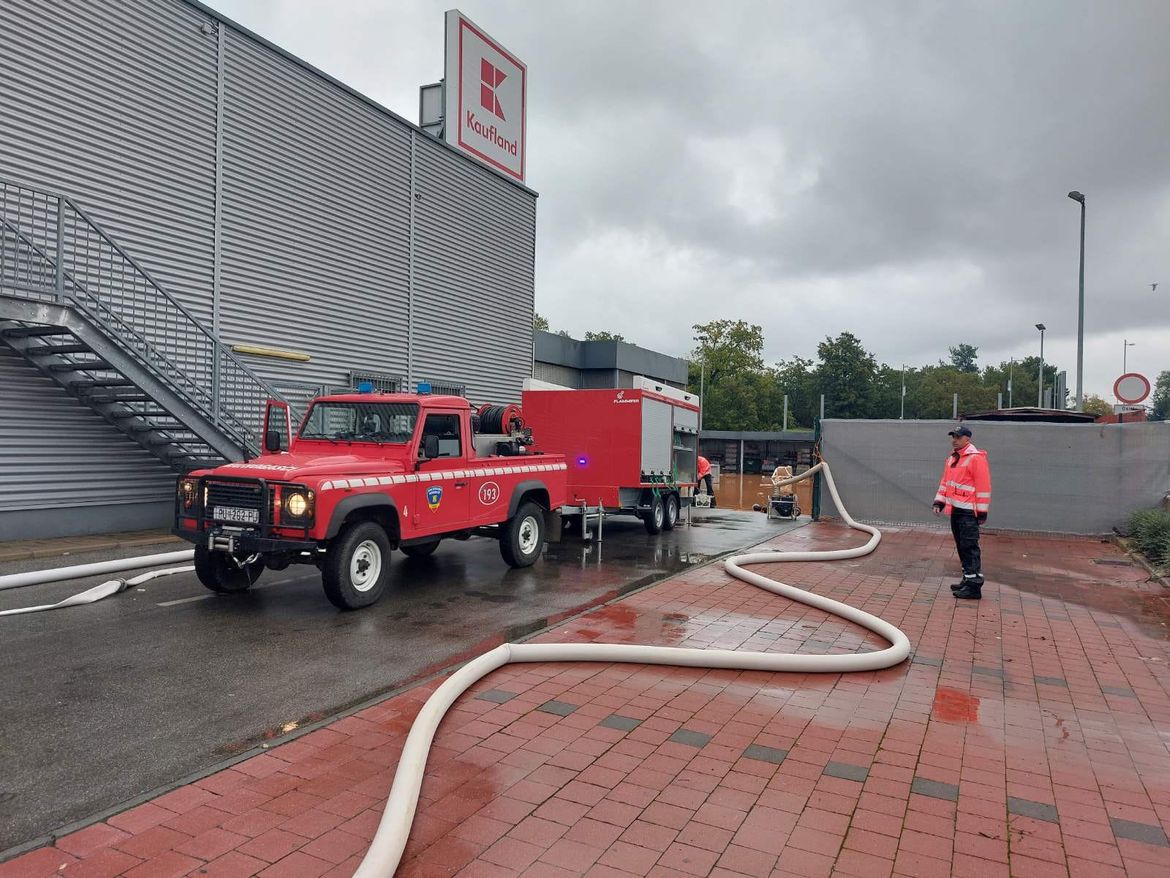Poreč i Poreštinu zadesile vrlo velike količine kiše, dežurne službe na terenu