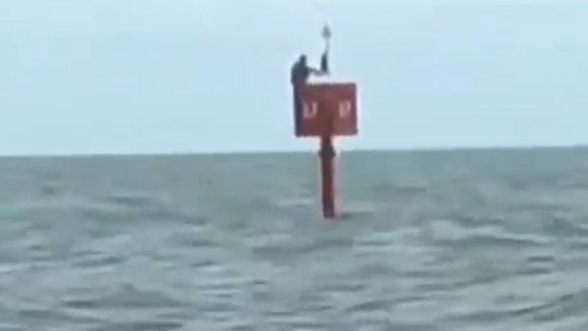 VIDEO Spašen ribar koji se dva dana grčevito držao za bovu nasred pučine