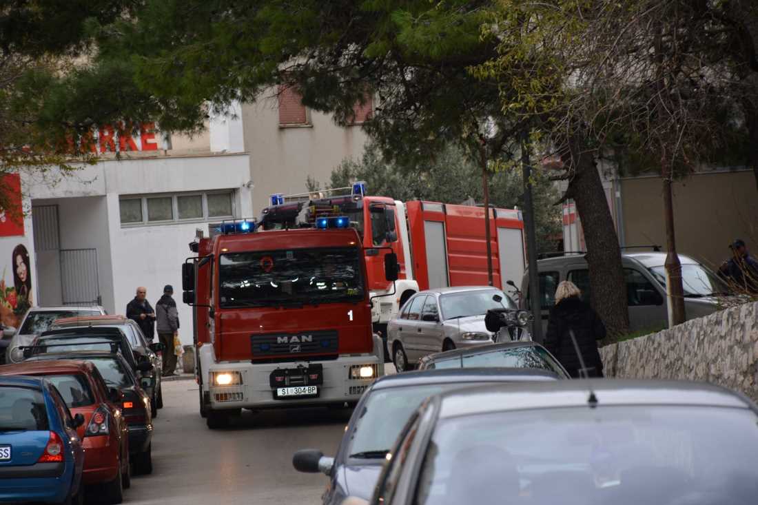 Izbio požar zgrade u Šibeniku, tri osobe zatražile liječničku pomoć