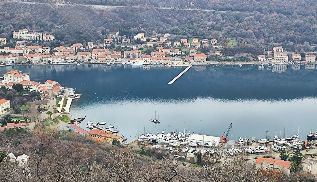 Nakon zagađenja zaljeva, jutros u Bakru drugačija slika - Na teren izišli Lučka kapetanija i Dezinsekcija