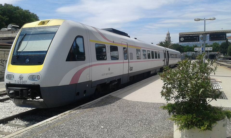 Počeo voziti vlak za Kaštela