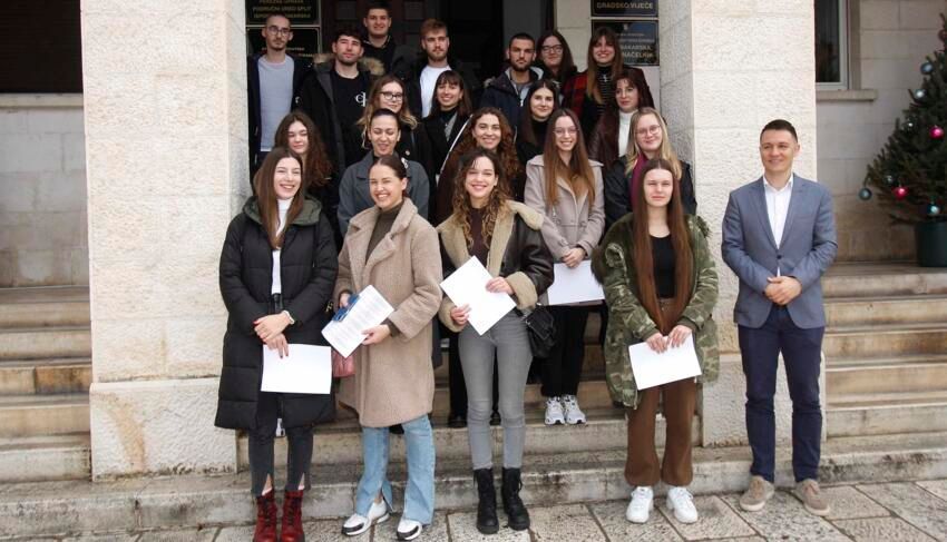 Gradonačelnik Makarske studentima: Vi ste krema ovog grada, najbolji od najboljih