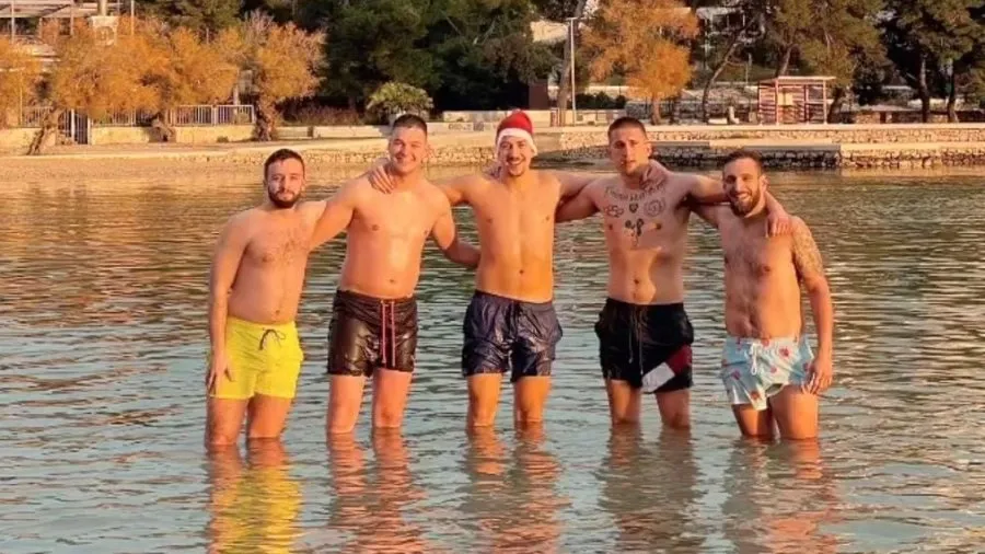 Tradicija stara osam godina: Božićno kupanje na Plavoj plaži